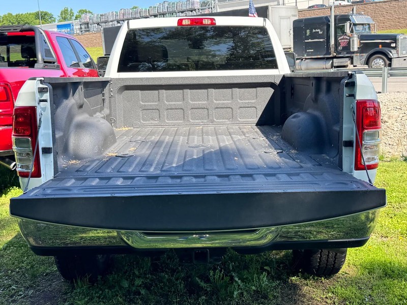 Ram 3500 Vehicle Full-screen Gallery Image 05