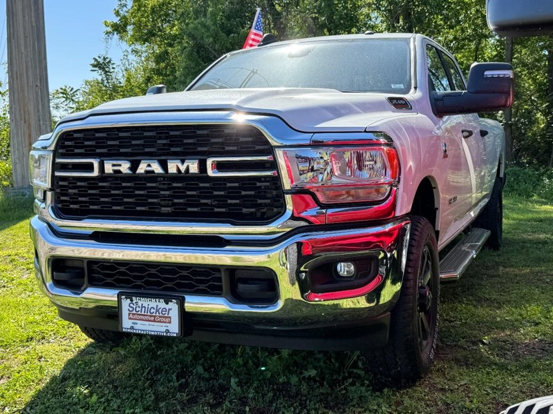 Ram 3500 Vehicle Full-screen Gallery Image 08