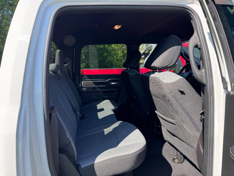 Ram 3500 Vehicle Full-screen Gallery Image 10