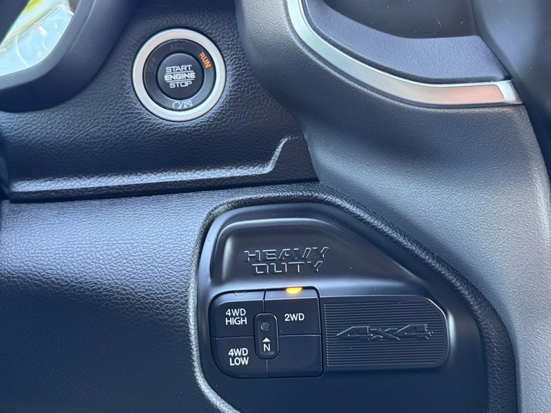 Ram 3500 Vehicle Full-screen Gallery Image 20
