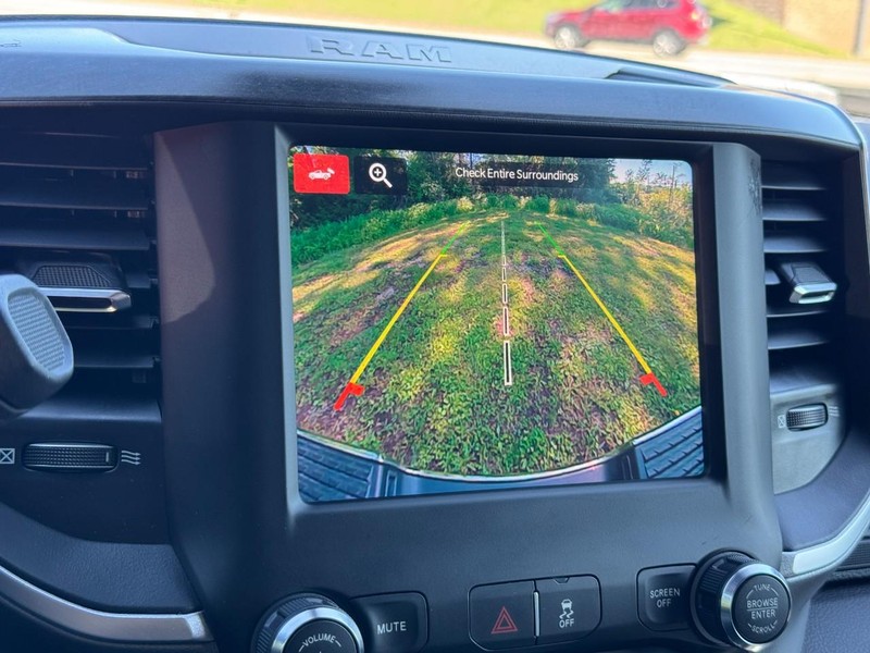 Ram 3500 Vehicle Full-screen Gallery Image 21