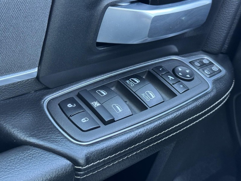 Ram 3500 Vehicle Full-screen Gallery Image 22
