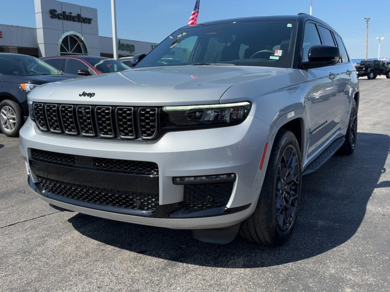 Jeep Grand Cherokee L Vehicle Full-screen Gallery Image 08
