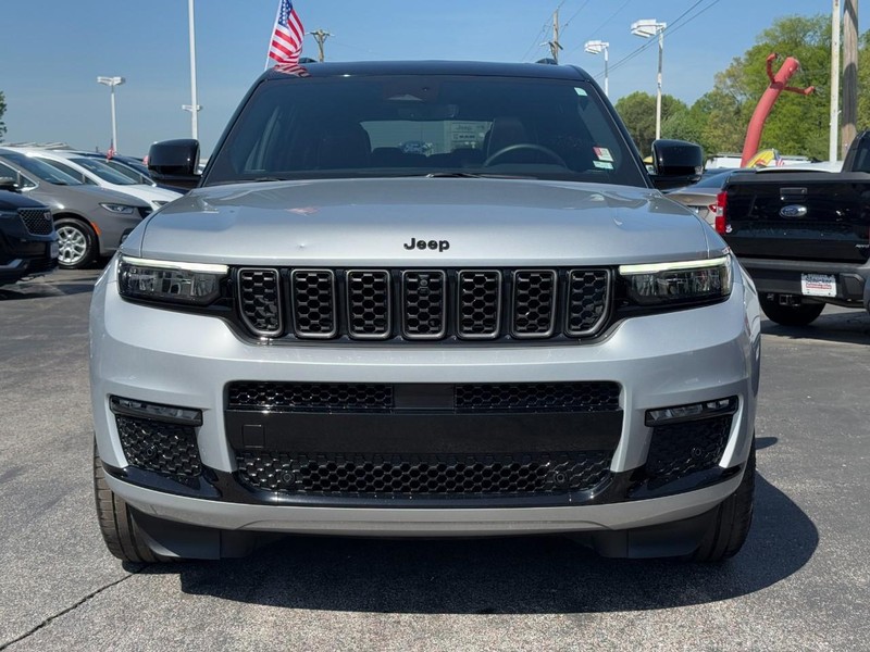 Jeep Grand Cherokee L Vehicle Full-screen Gallery Image 09