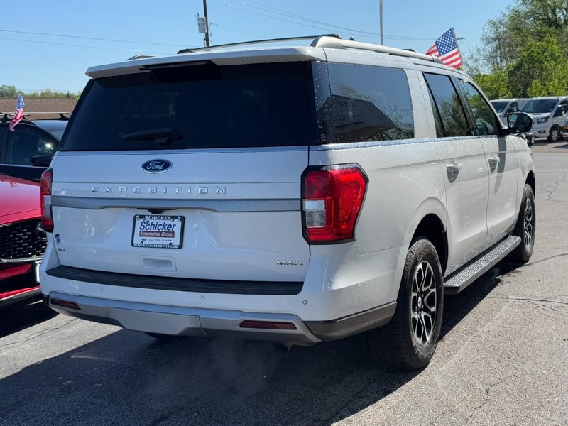 Ford Expedition Max Vehicle Full-screen Gallery Image 03