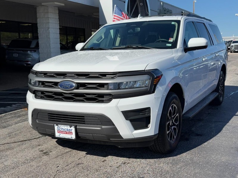 Ford Expedition Max Vehicle Full-screen Gallery Image 08