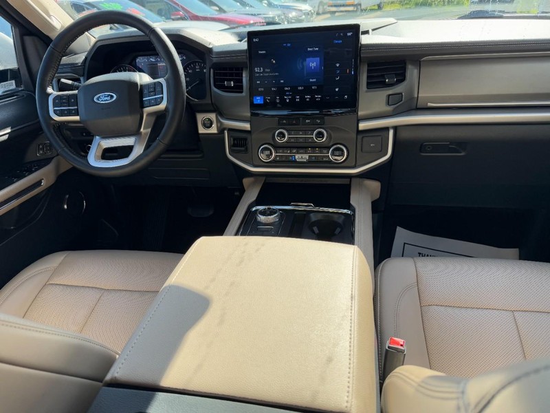 Ford Expedition Max Vehicle Full-screen Gallery Image 12