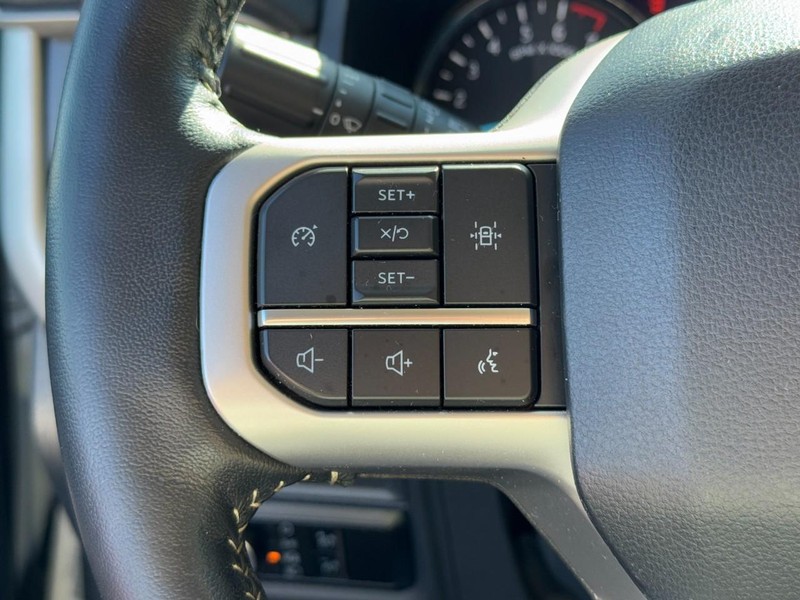 Ford Expedition Max Vehicle Full-screen Gallery Image 18