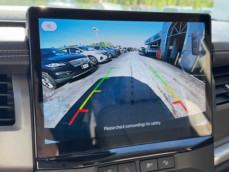 Ford Expedition Max Vehicle Full-screen Gallery Image 23