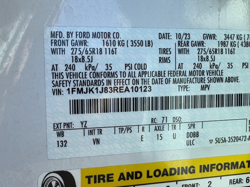 Ford Expedition Max Vehicle Full-screen Gallery Image 26