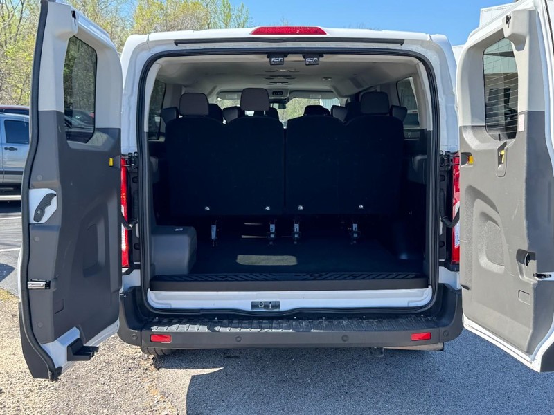 Ford Transit Passenger Wagon Vehicle Full-screen Gallery Image 05