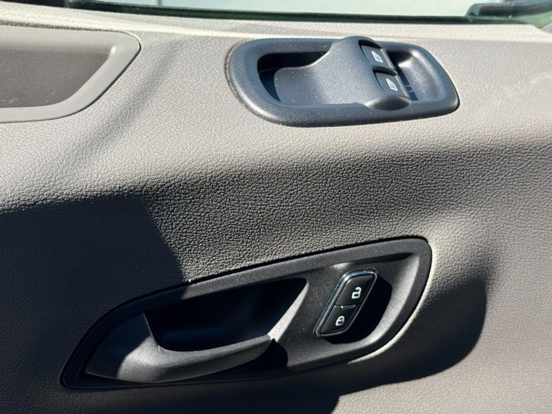 Ford Transit Passenger Wagon Vehicle Full-screen Gallery Image 22