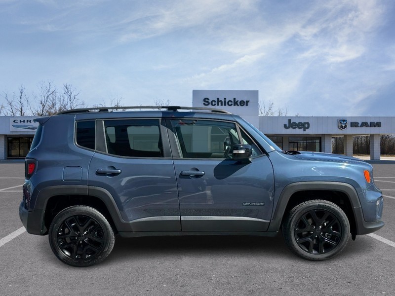 Jeep Renegade Vehicle Full-screen Gallery Image 02