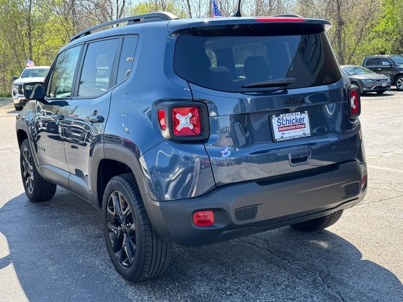Jeep Renegade Vehicle Full-screen Gallery Image 06