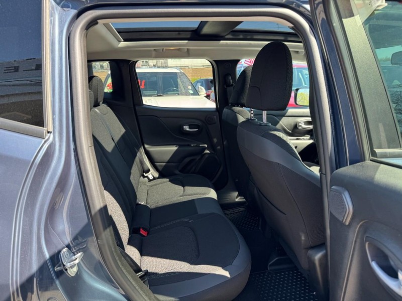 Jeep Renegade Vehicle Full-screen Gallery Image 10
