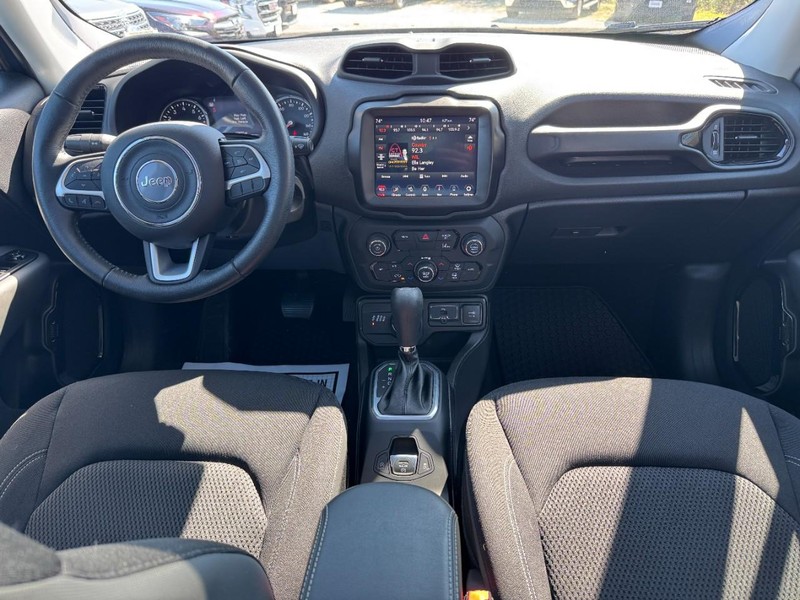 Jeep Renegade Vehicle Full-screen Gallery Image 12