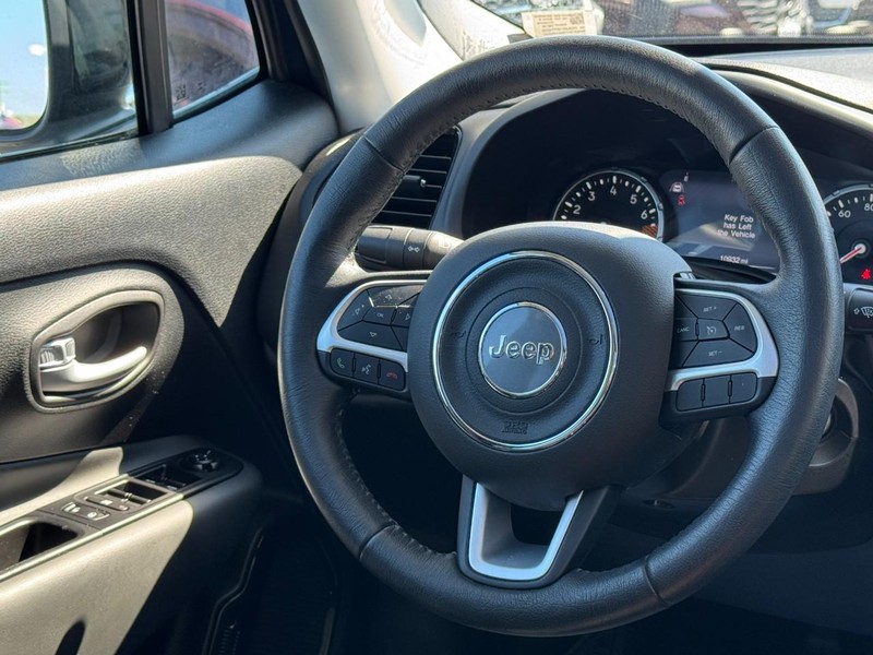 Jeep Renegade Vehicle Full-screen Gallery Image 13