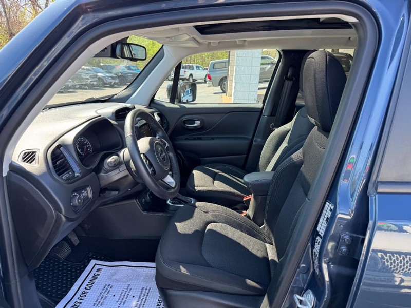Jeep Renegade Vehicle Full-screen Gallery Image 17