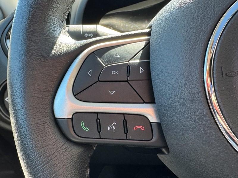 Jeep Renegade Vehicle Full-screen Gallery Image 18