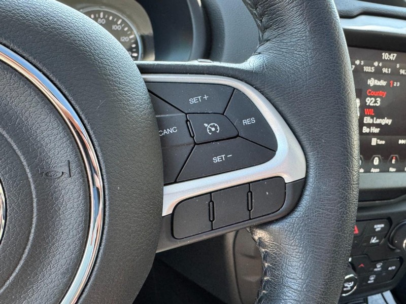 Jeep Renegade Vehicle Full-screen Gallery Image 19