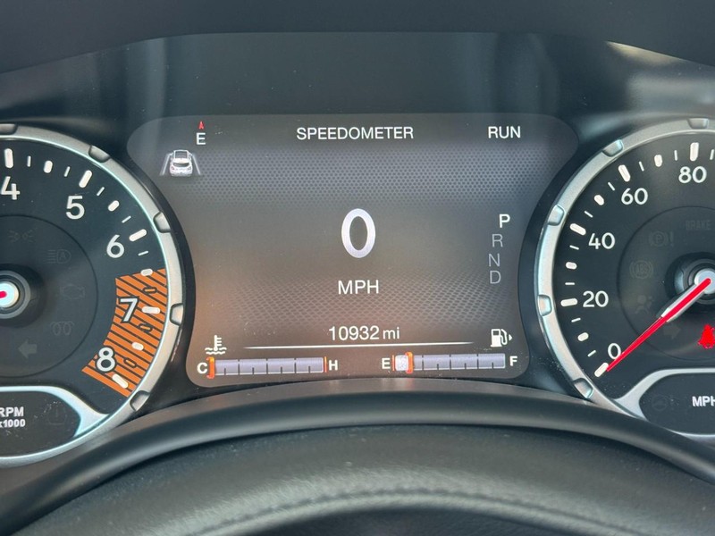 Jeep Renegade Vehicle Full-screen Gallery Image 20
