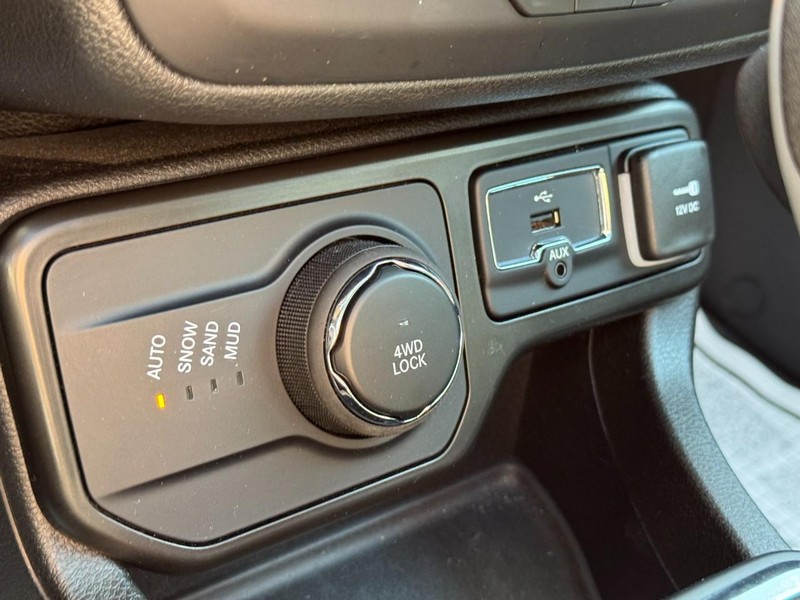 Jeep Renegade Vehicle Full-screen Gallery Image 21