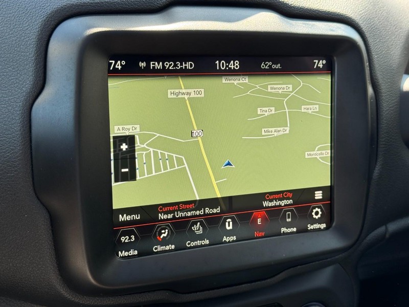 Jeep Renegade Vehicle Full-screen Gallery Image 23