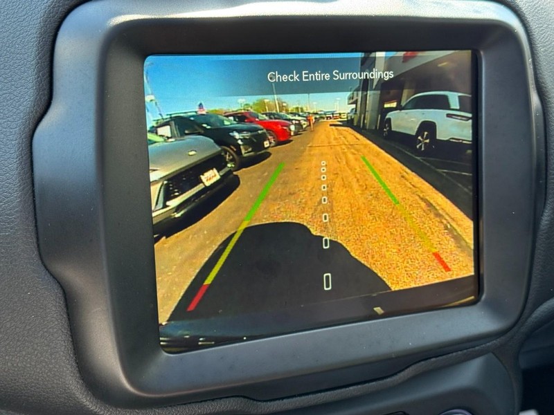 Jeep Renegade Vehicle Full-screen Gallery Image 24