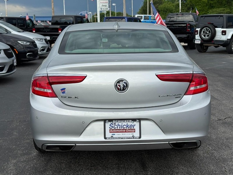 Buick LaCrosse Vehicle Full-screen Gallery Image 04