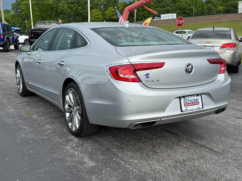 Buick LaCrosse Vehicle Full-screen Gallery Image 06