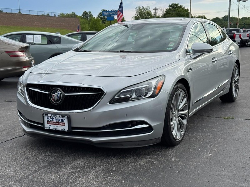Buick LaCrosse Vehicle Full-screen Gallery Image 08