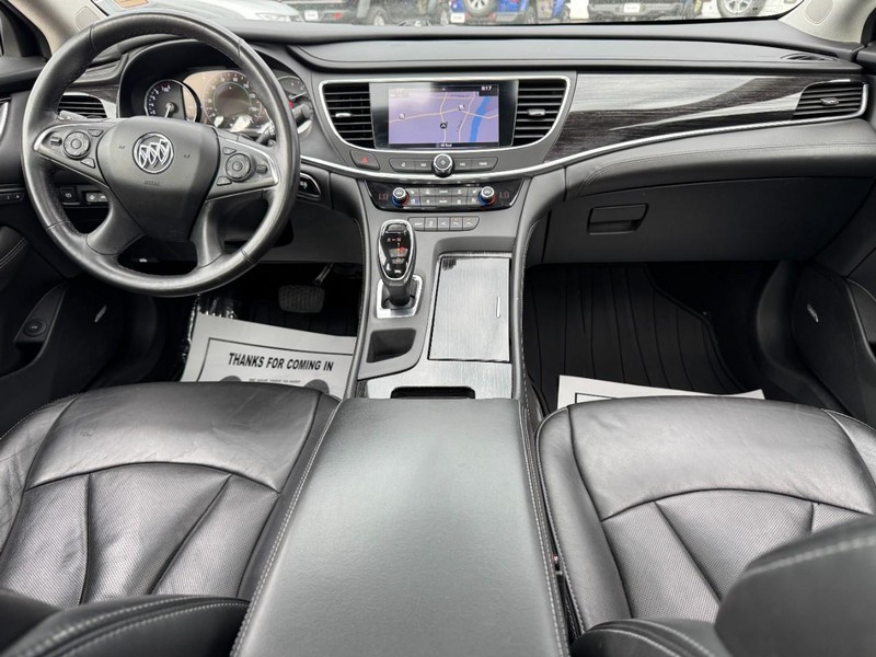 Buick LaCrosse Vehicle Full-screen Gallery Image 12