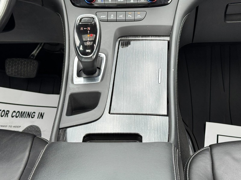 Buick LaCrosse Vehicle Full-screen Gallery Image 15