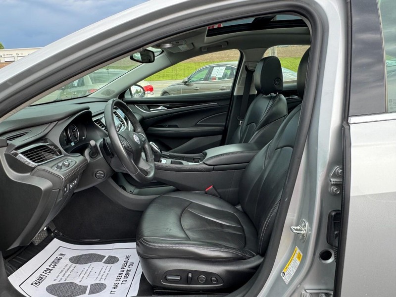 Buick LaCrosse Vehicle Full-screen Gallery Image 18