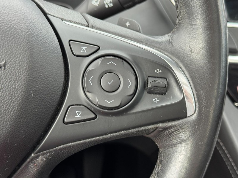 Buick LaCrosse Vehicle Full-screen Gallery Image 21