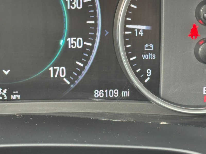 Buick LaCrosse Vehicle Full-screen Gallery Image 22
