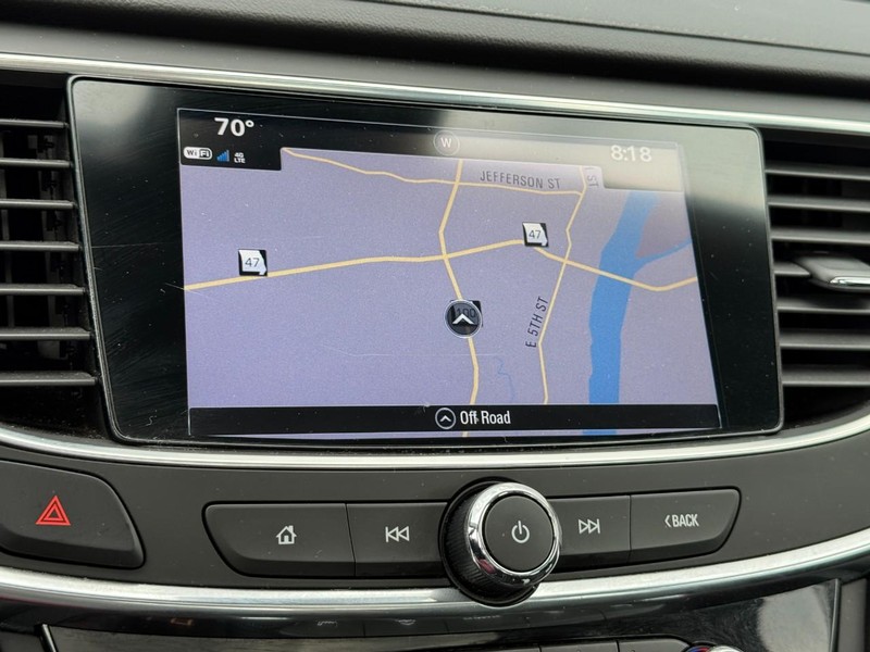 Buick LaCrosse Vehicle Full-screen Gallery Image 24