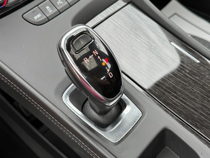 Buick LaCrosse Vehicle Full-screen Gallery Image 25