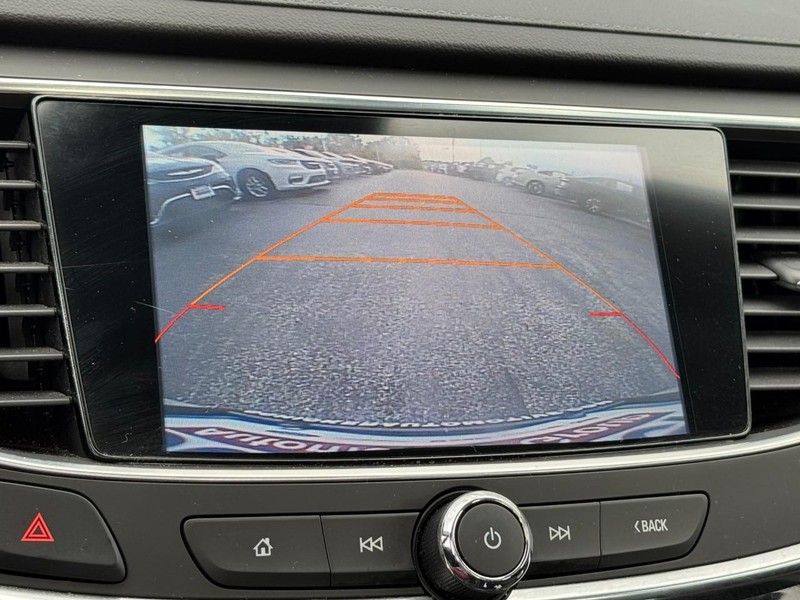 Buick LaCrosse Vehicle Full-screen Gallery Image 26