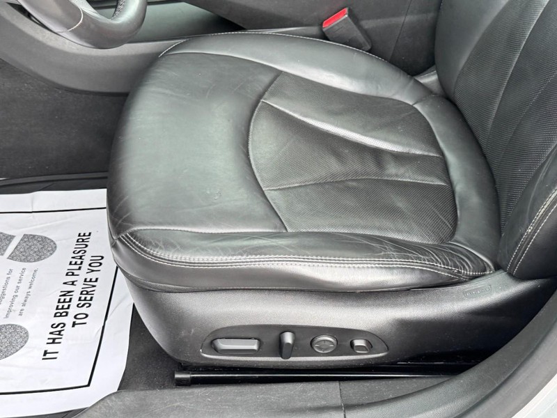 Buick LaCrosse Vehicle Full-screen Gallery Image 28