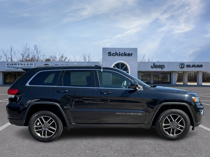Jeep Grand Cherokee Vehicle Full-screen Gallery Image 02