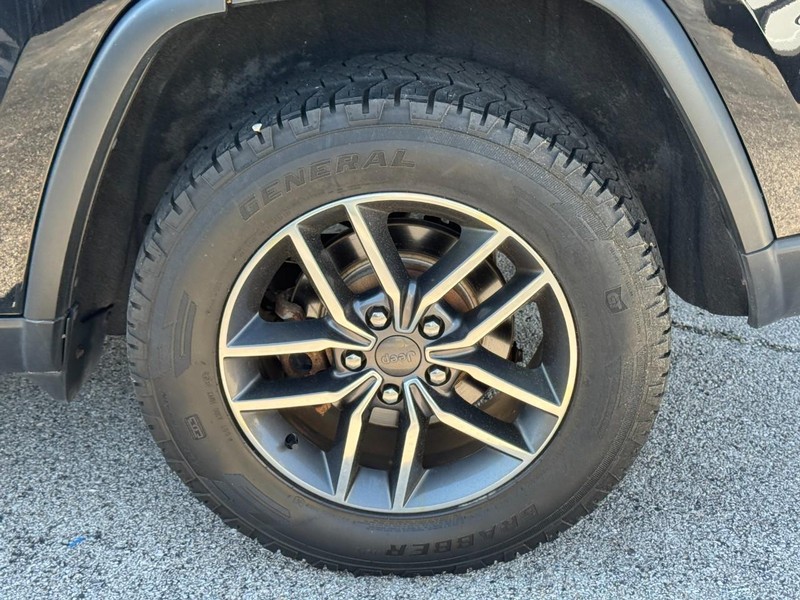 Jeep Grand Cherokee Vehicle Full-screen Gallery Image 07