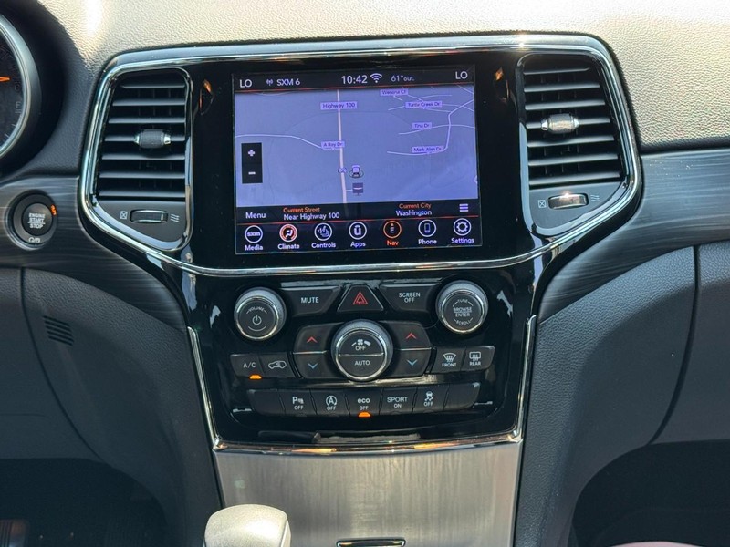 Jeep Grand Cherokee Vehicle Full-screen Gallery Image 13