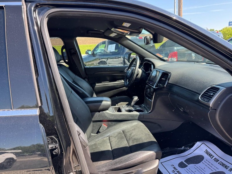 Jeep Grand Cherokee Vehicle Full-screen Gallery Image 15