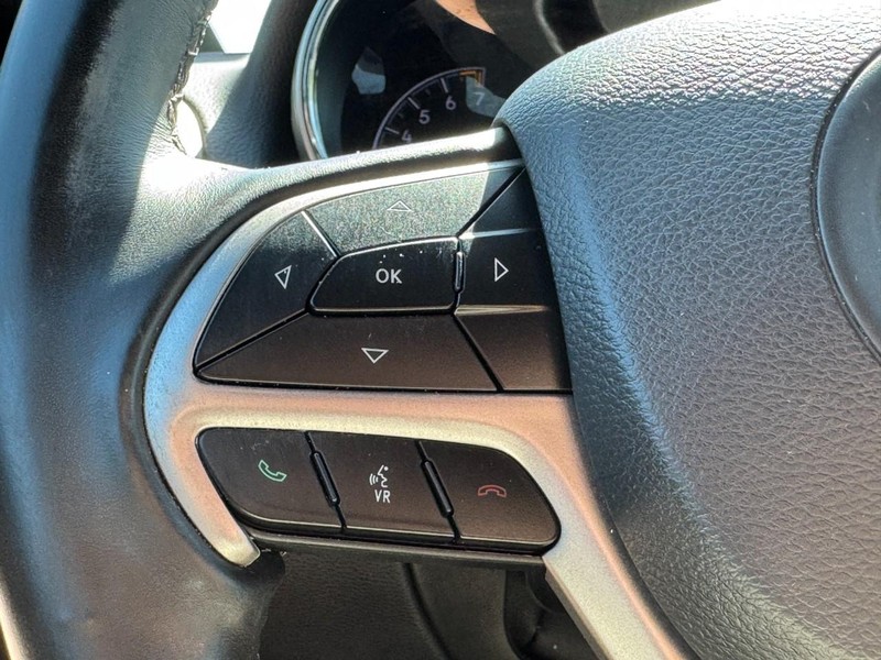 Jeep Grand Cherokee Vehicle Full-screen Gallery Image 16