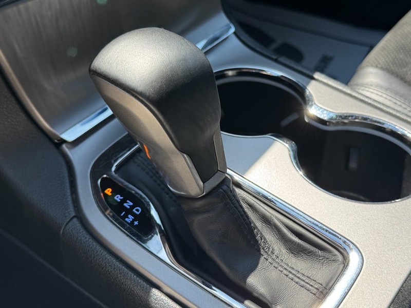 Jeep Grand Cherokee Vehicle Full-screen Gallery Image 19