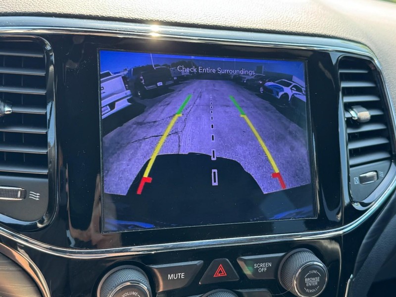 Jeep Grand Cherokee Vehicle Full-screen Gallery Image 22