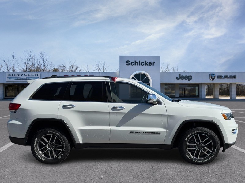 Jeep Grand Cherokee Vehicle Full-screen Gallery Image 02