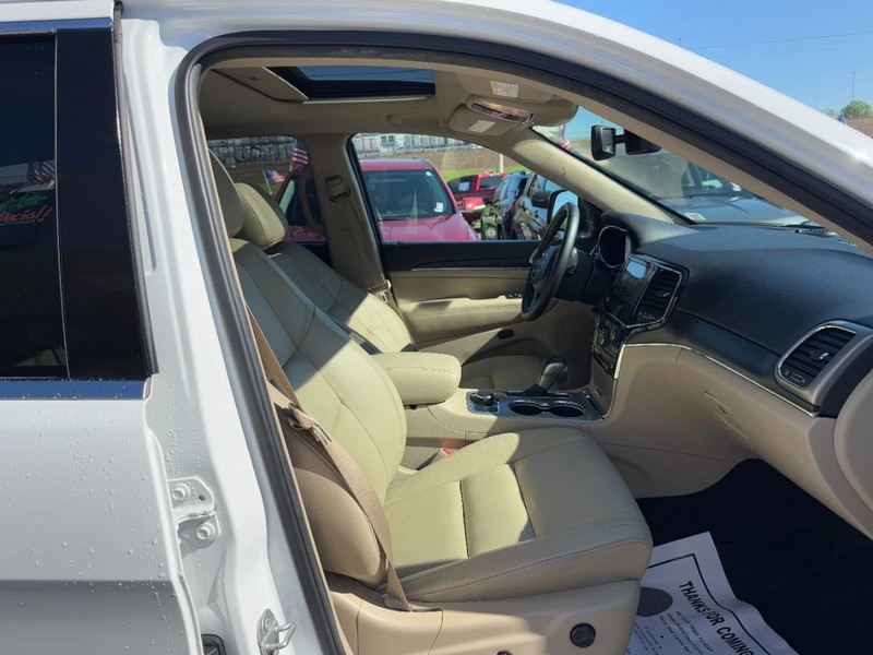 Jeep Grand Cherokee Vehicle Full-screen Gallery Image 15