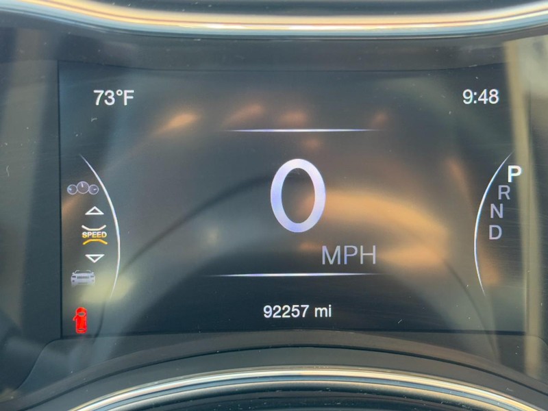 Jeep Grand Cherokee Vehicle Full-screen Gallery Image 21